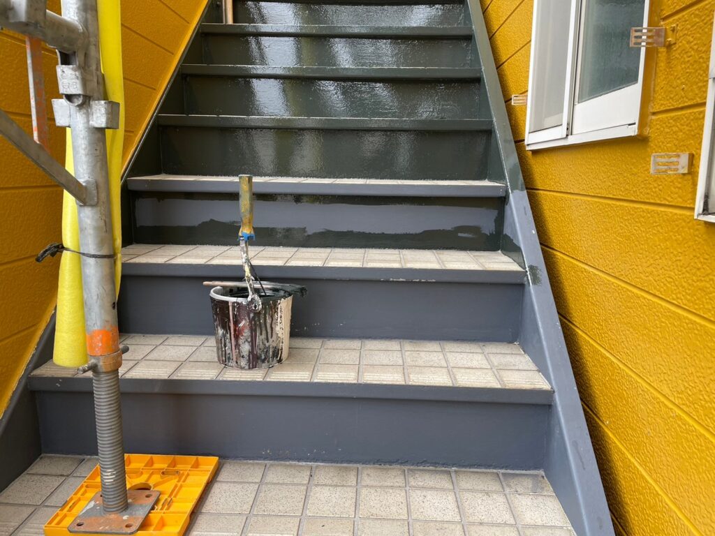 階段中塗り