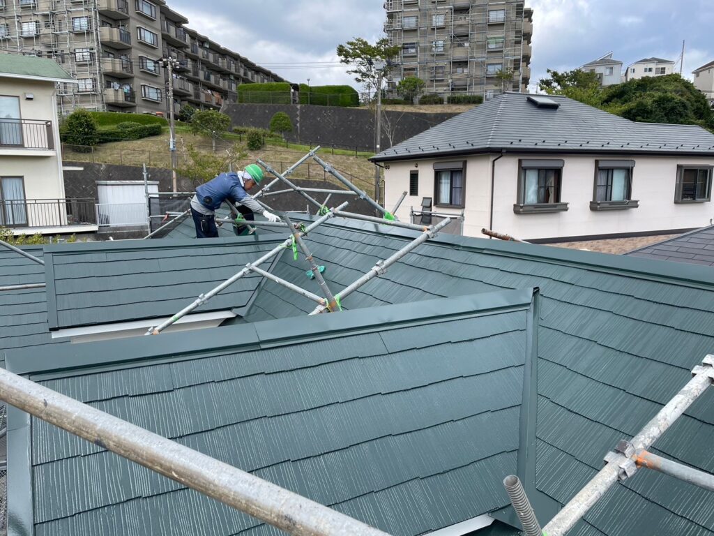 屋根上塗り