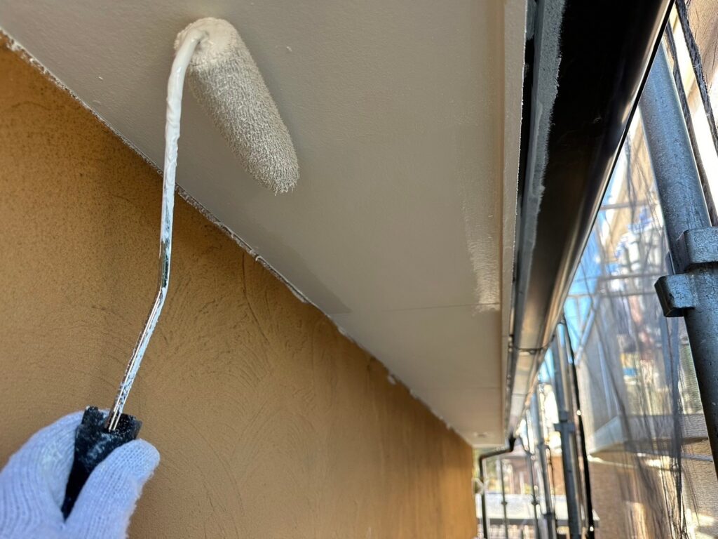 軒天上塗り2回目