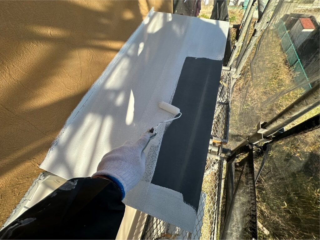 霧よけ庇下塗り