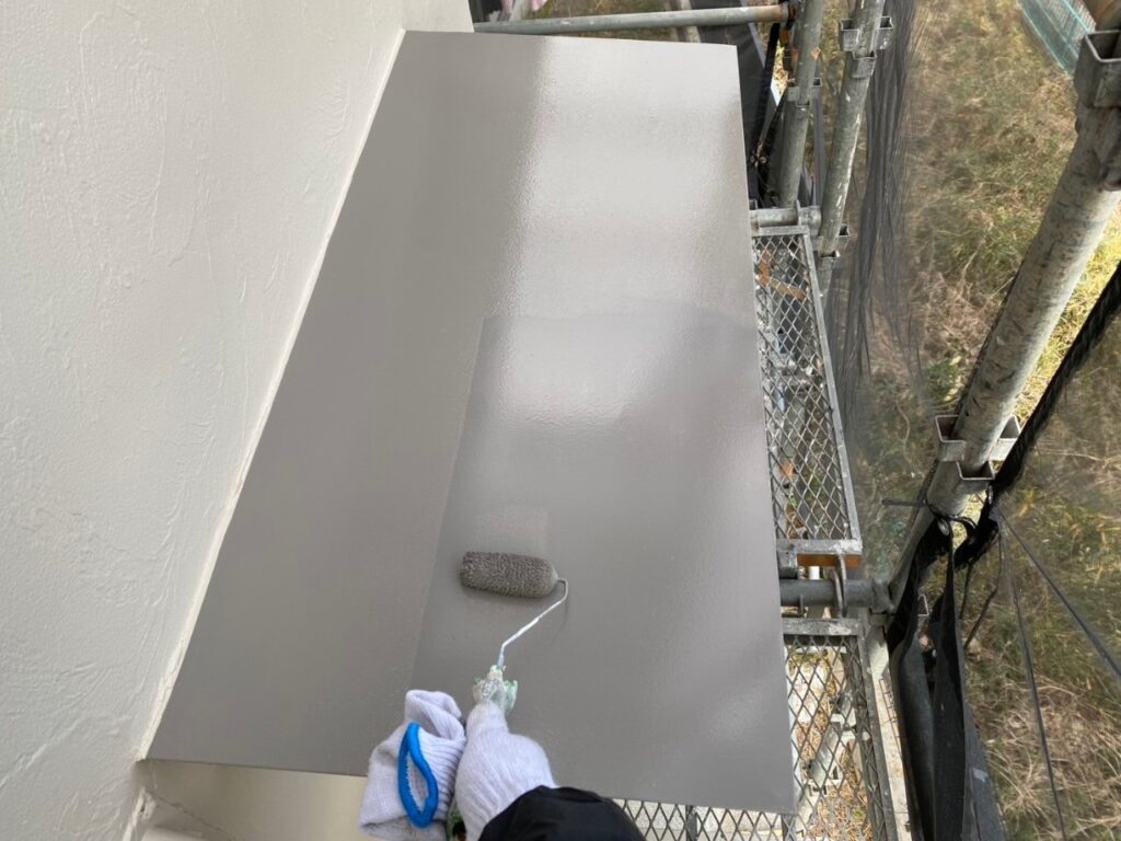 霧よけ庇上塗り