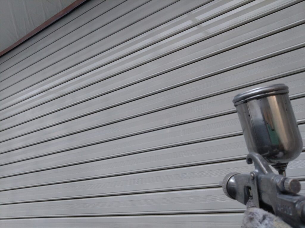 シャッター上塗り1回目