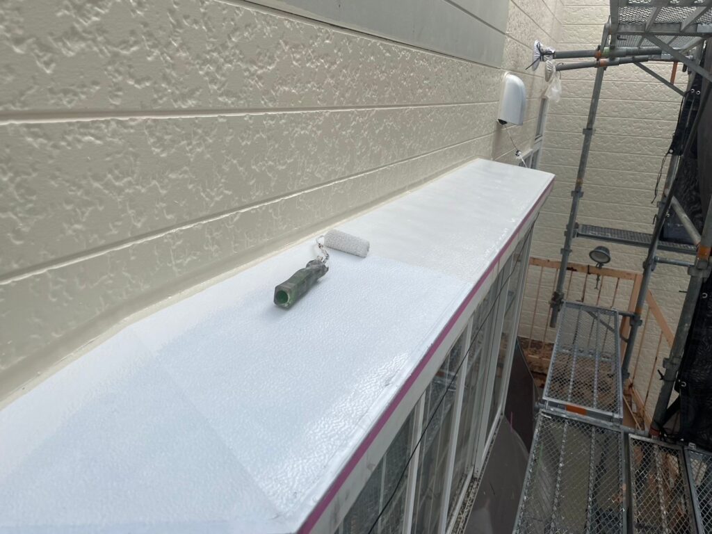 霧よけ庇中塗り