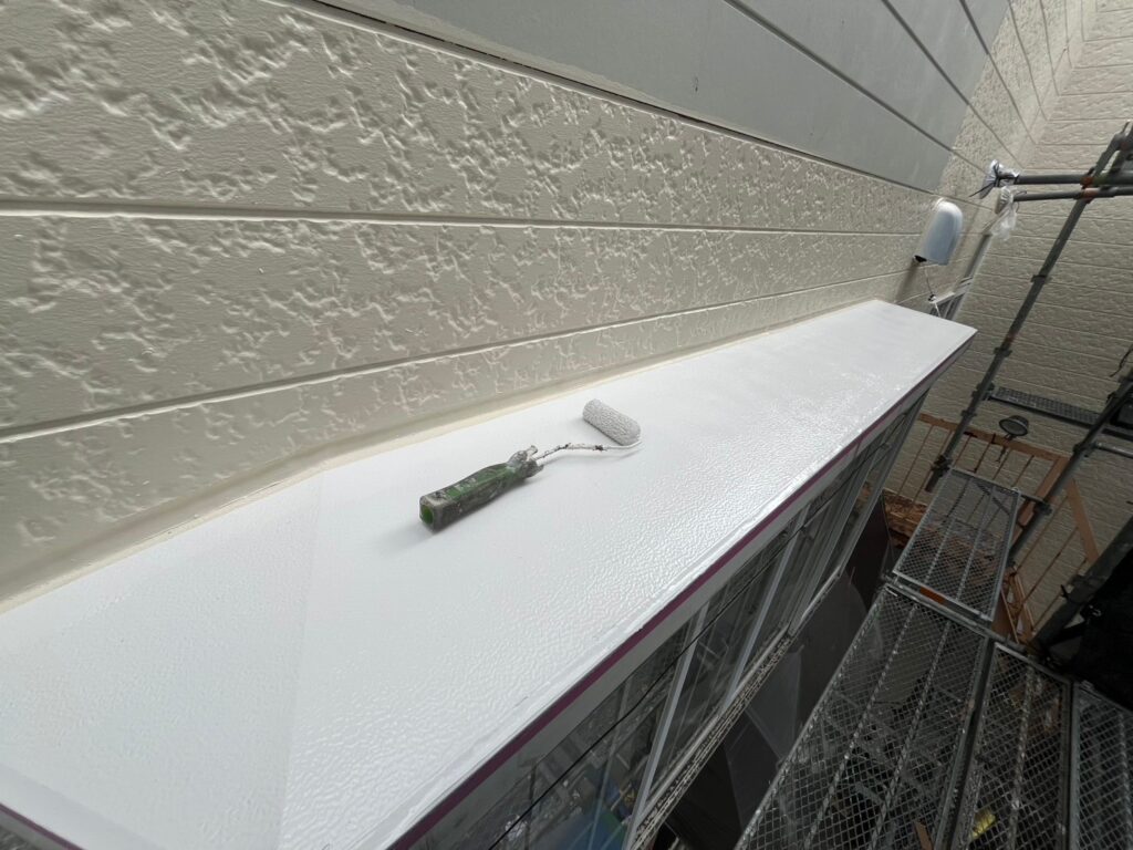 霧よけ庇上塗り