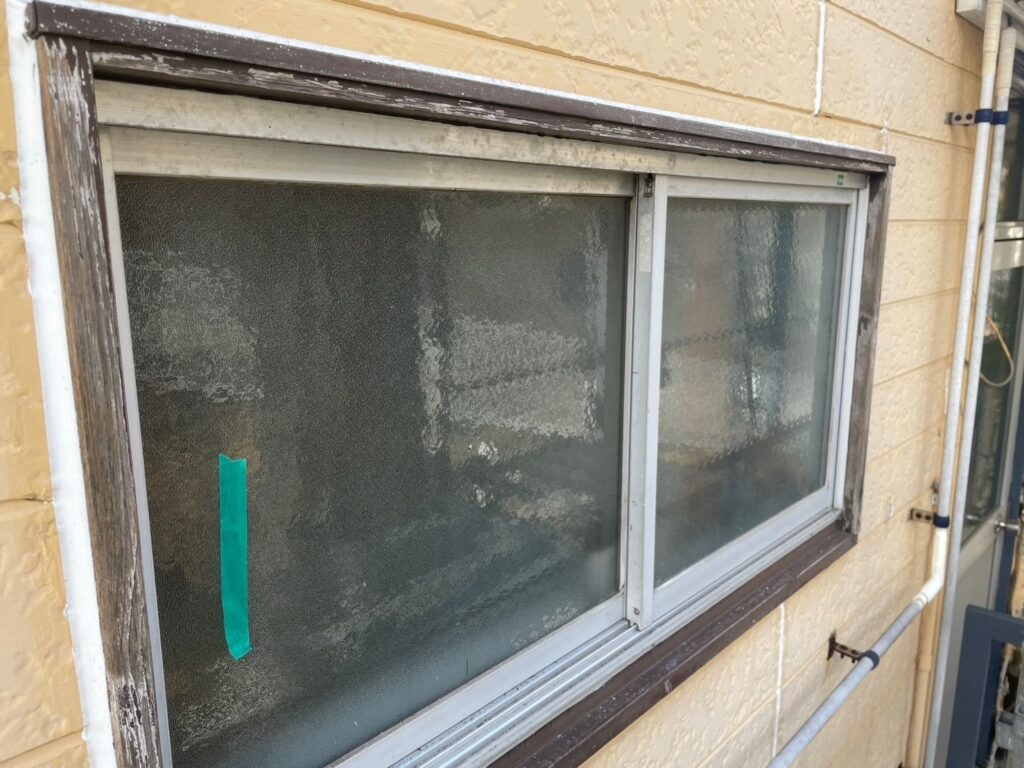 窓枠施工前