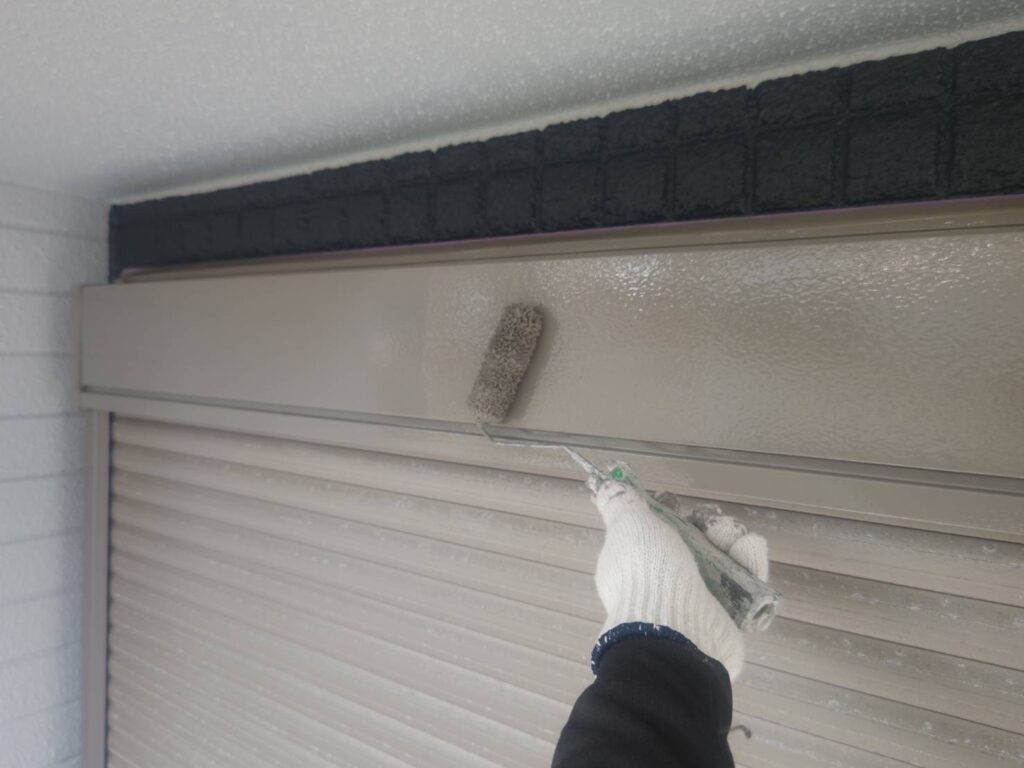 シャッターボックス上塗り