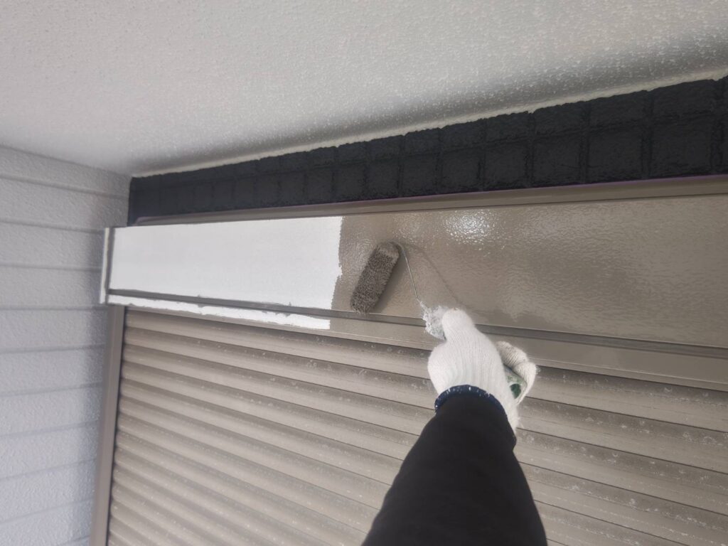 シャッターボックス中塗り