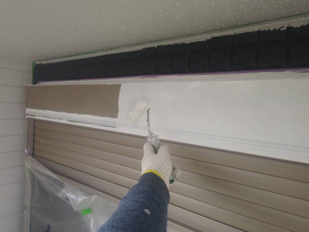 シャッターボックス下塗り