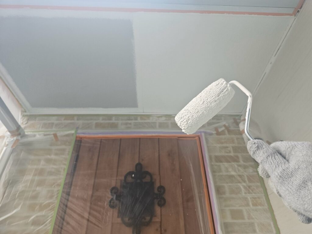 軒天上塗り1回目