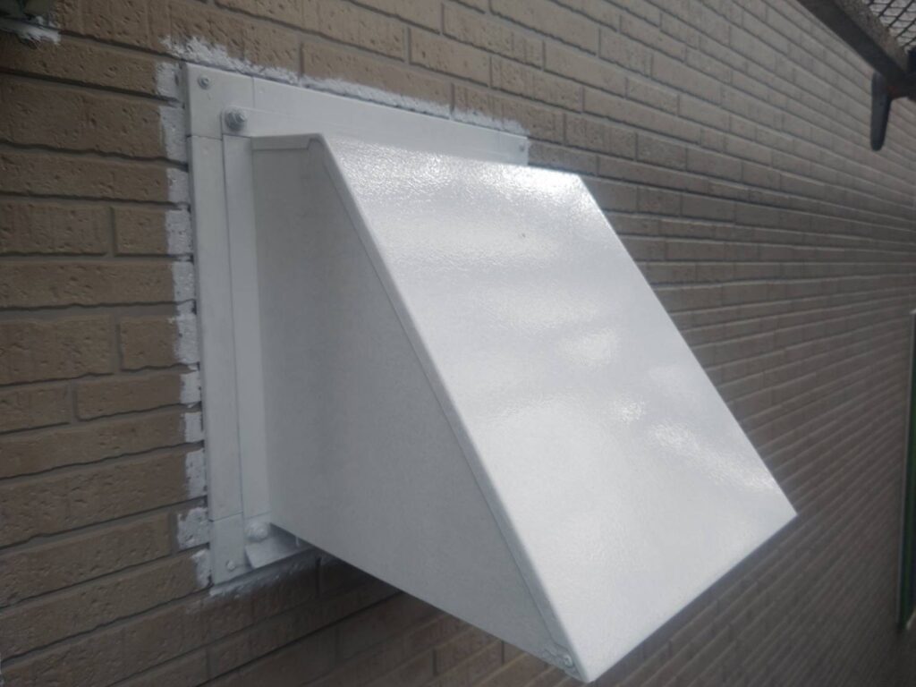 換気扇フード上塗り