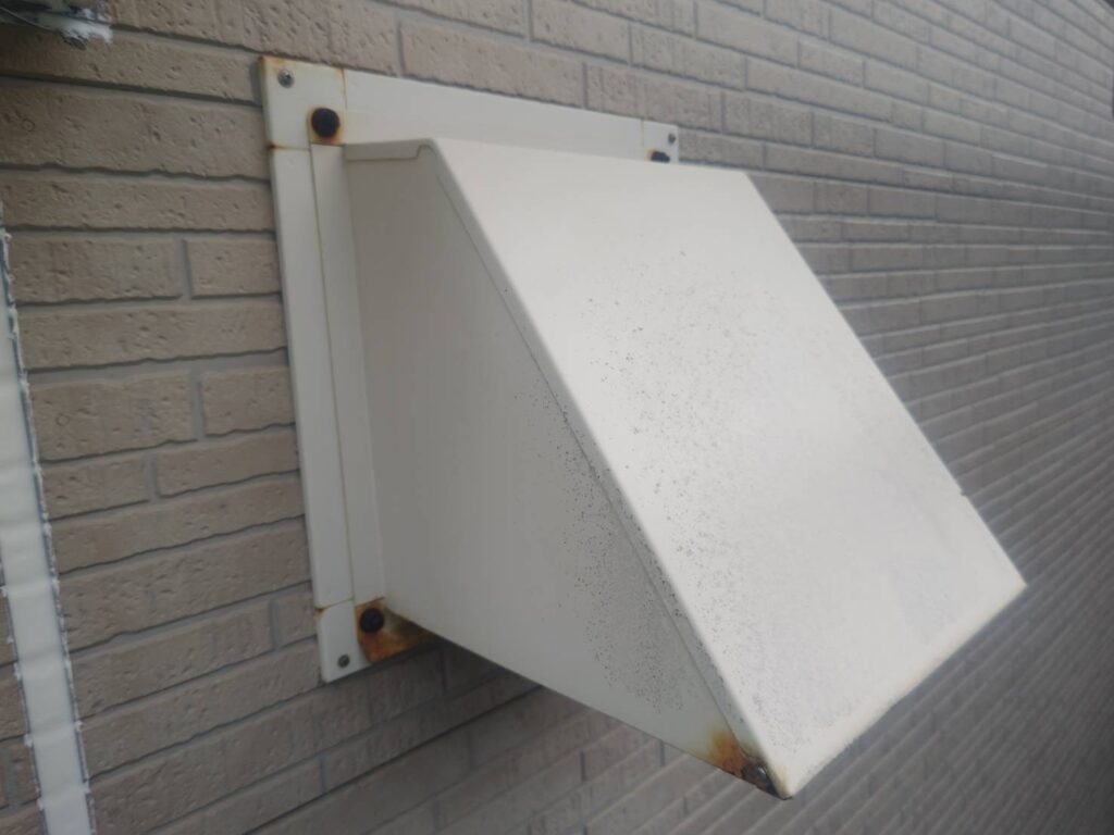 換気扇フード施工前