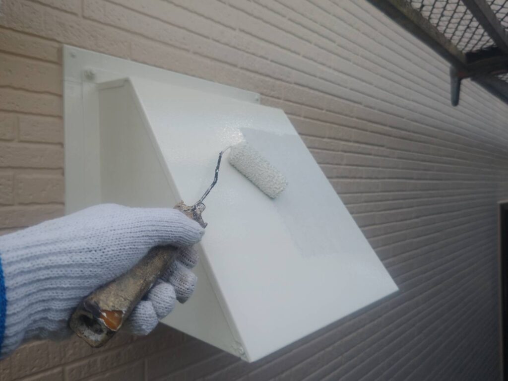 換気扇フード中塗り