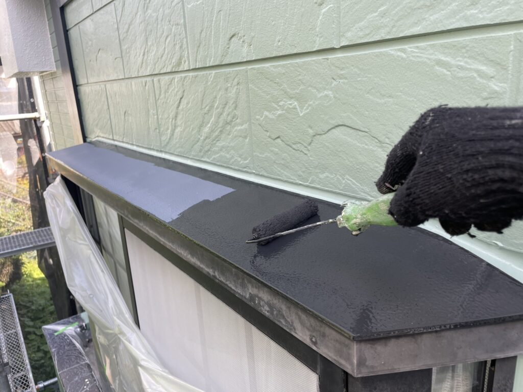 霧よけ庇中塗り