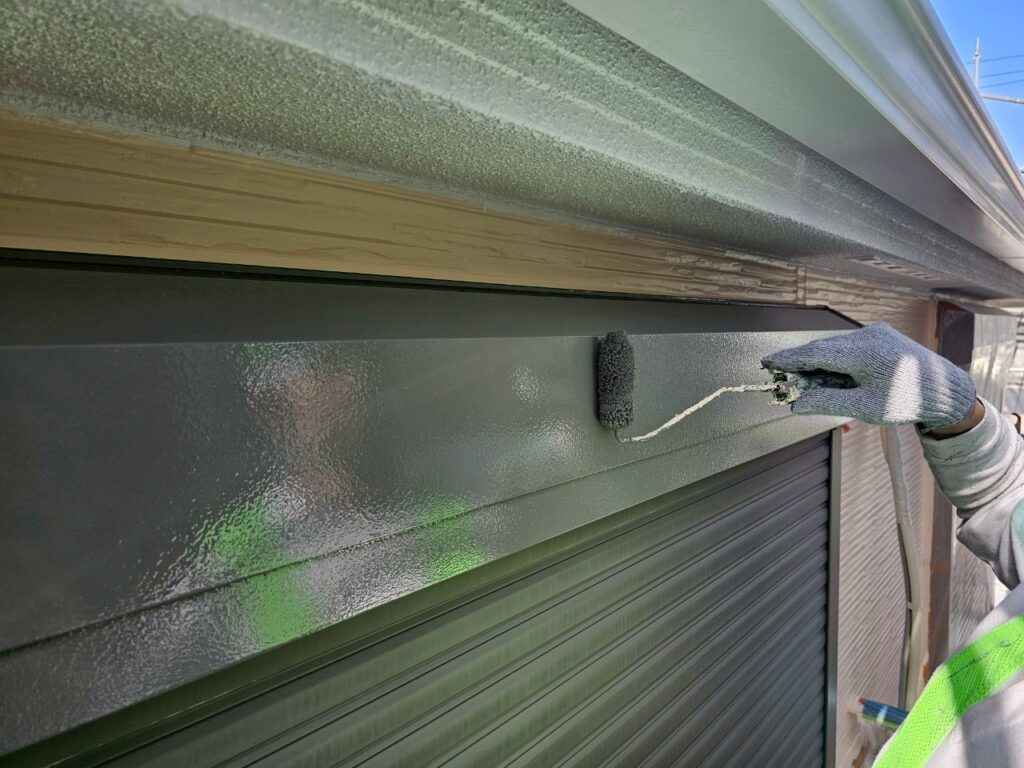 シャッターボックス上塗り