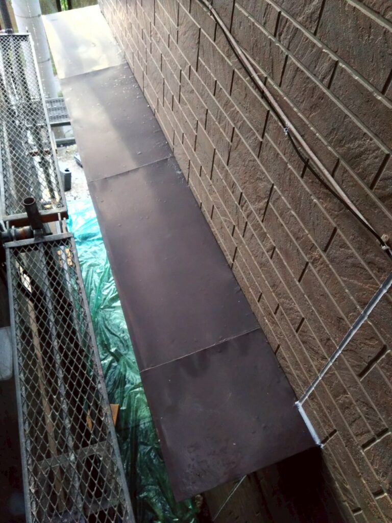 霧よけ庇施工前