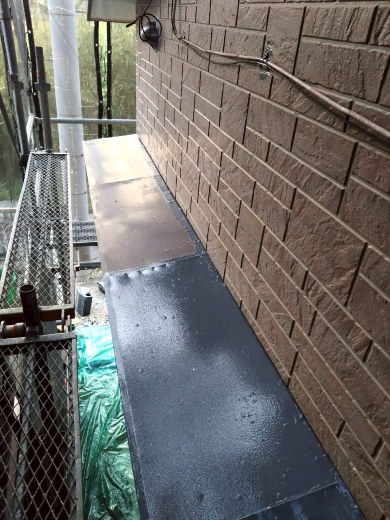 霧よけ庇下塗り