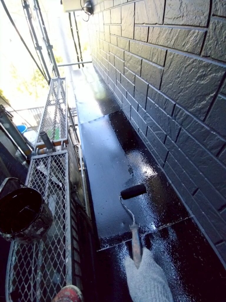 霧よけ庇上塗り