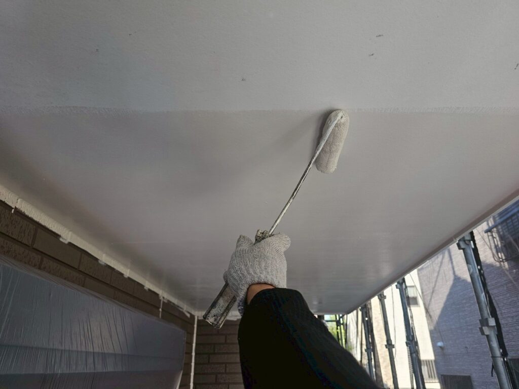 軒天上塗り1回目