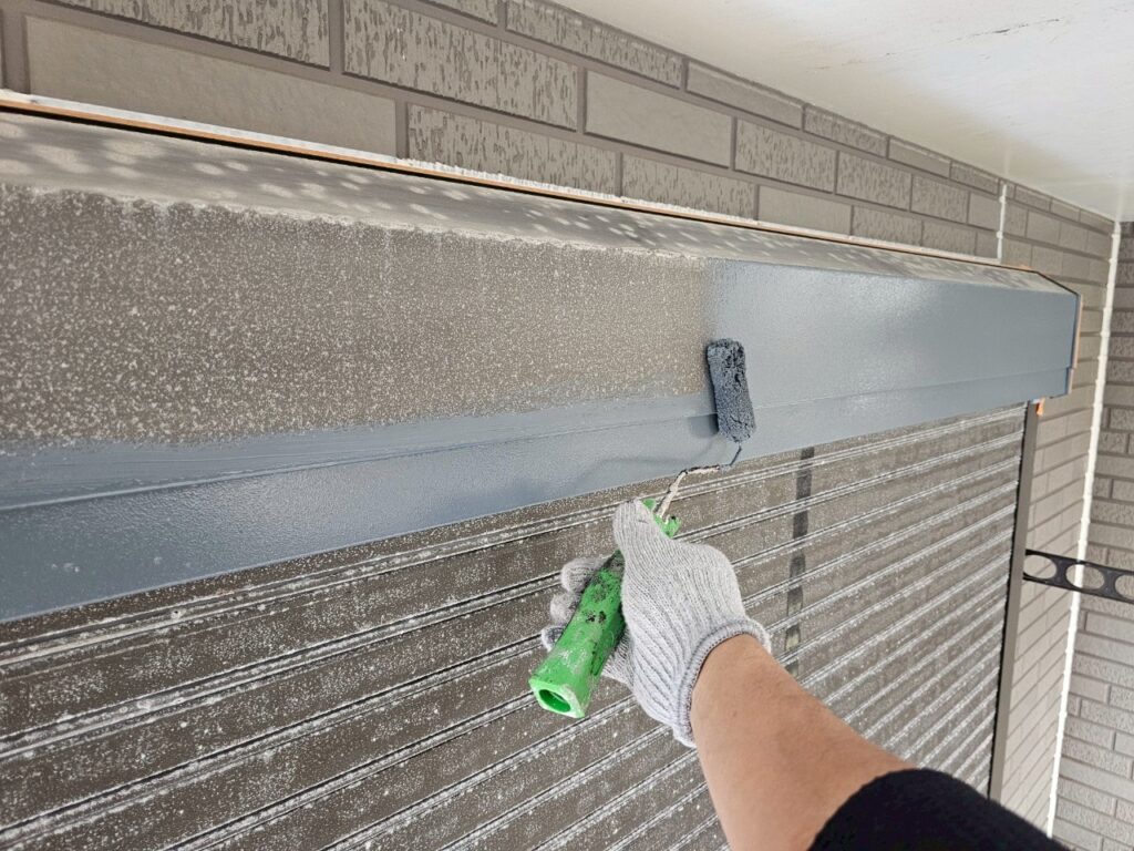 シャッターボックス下塗り