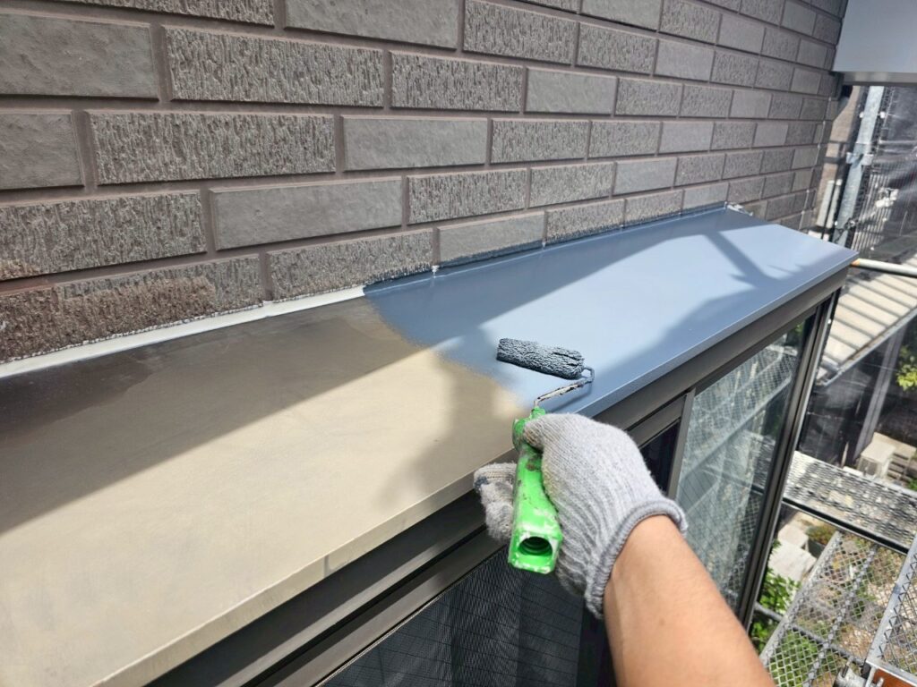 霧よけ庇下塗り