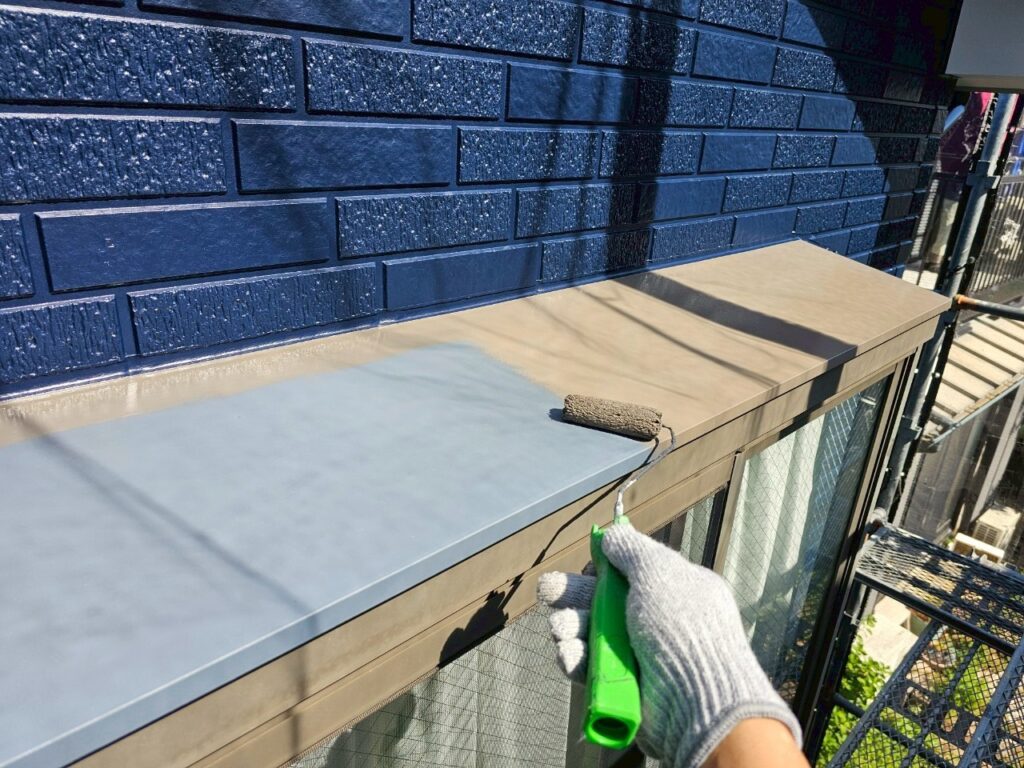 霧よけ庇中塗り