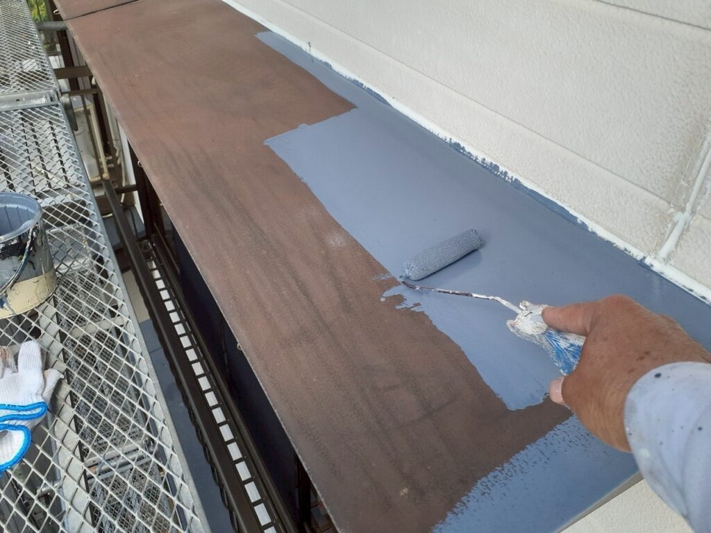 霧よけ庇下塗り