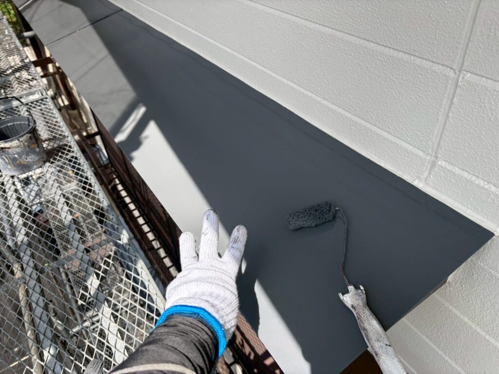 霧よけ庇上塗り