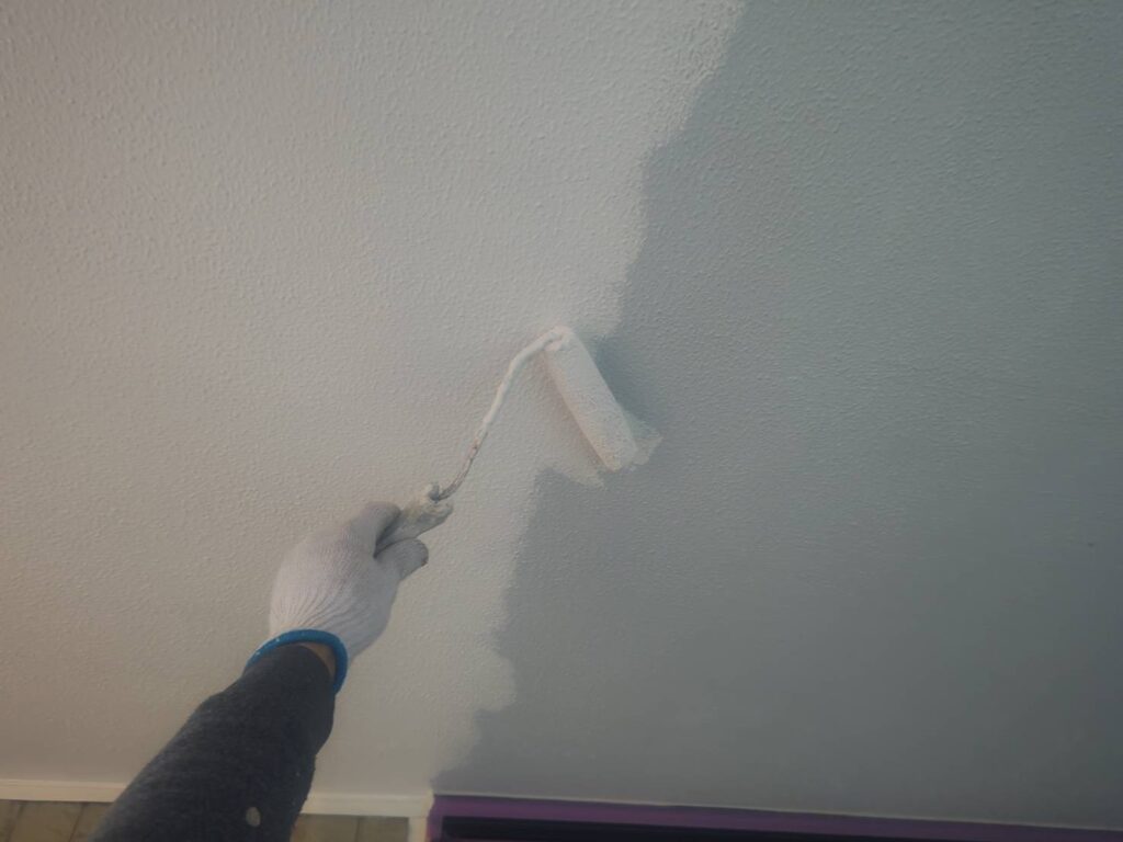 軒天上塗り1回目