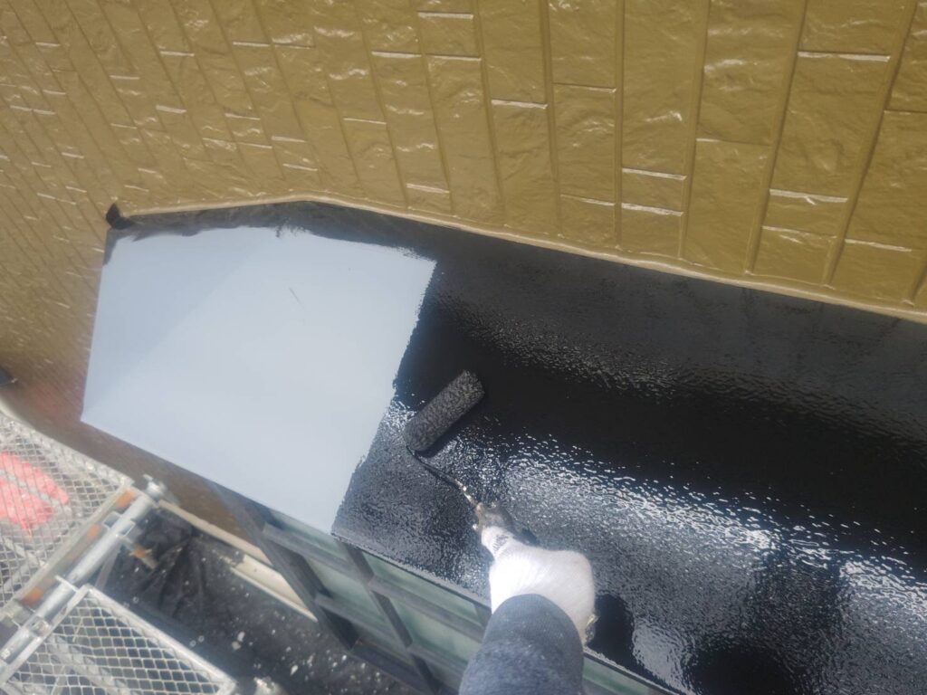 霧よけ庇中塗り