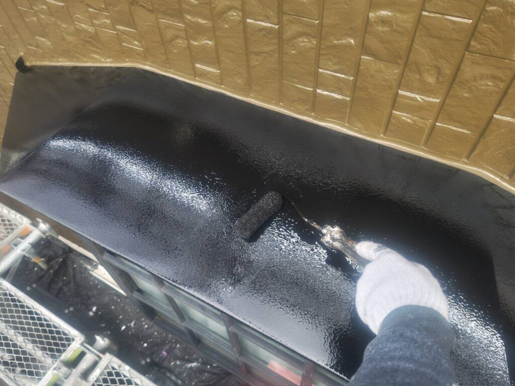 霧よけ庇上塗り