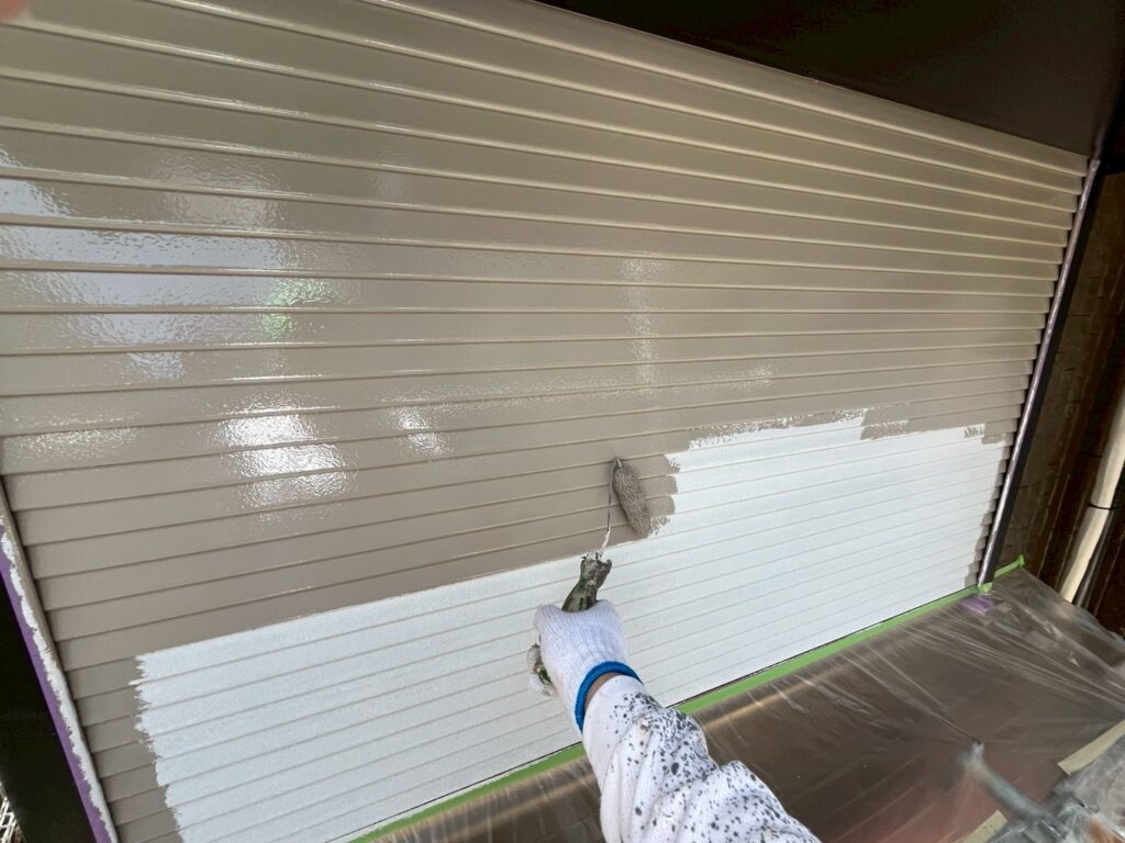 シャッター中塗り