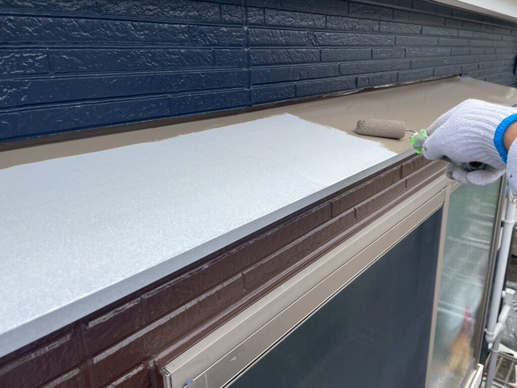 霧よけ庇中塗り