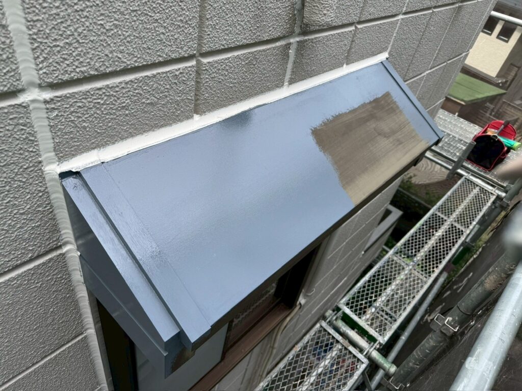 霧よけ庇下塗り