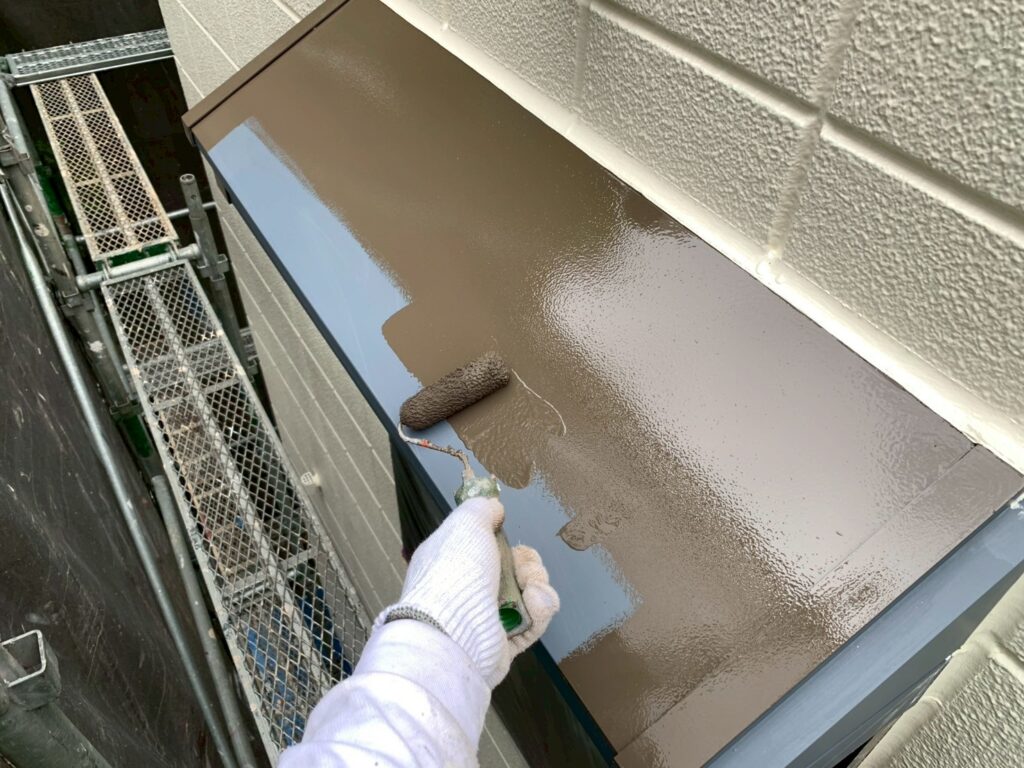 霧よけ庇中塗り