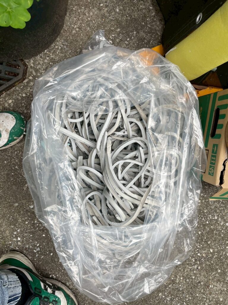 既存シーリング撤去