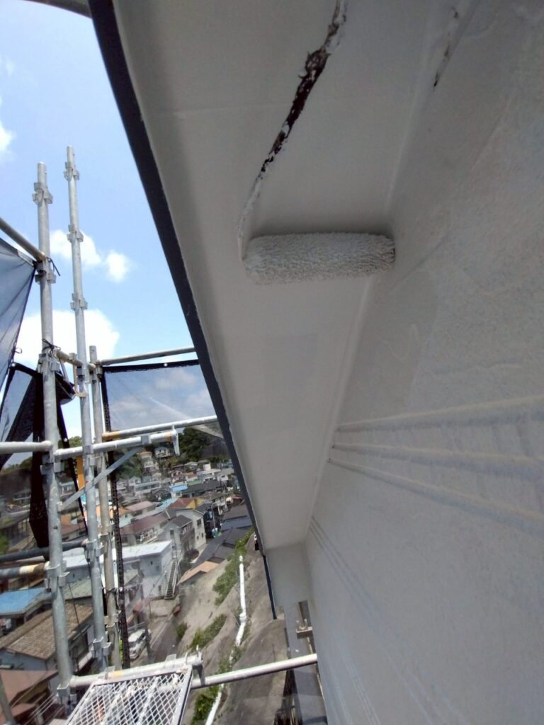 軒天上塗り2回目
