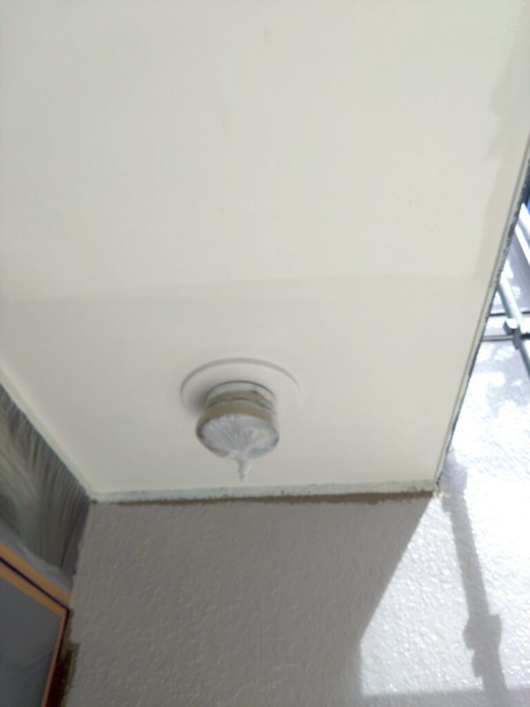 軒天上塗り1回目