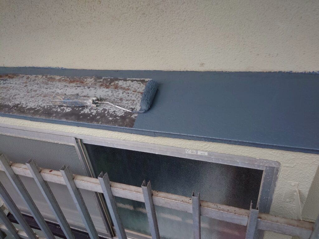 霧よけ庇下塗り