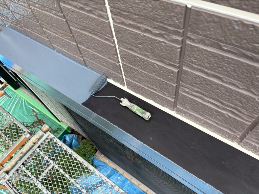 霧よけ庇下塗り