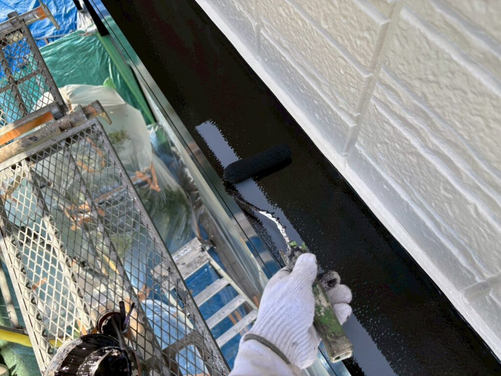 霧よけ庇中塗り