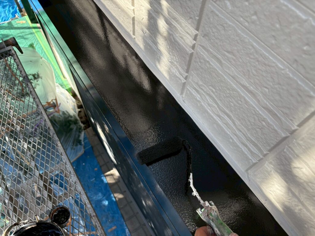 霧よけ庇上塗り