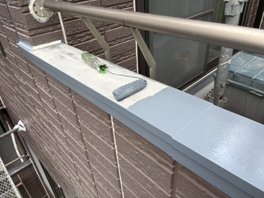 ベランダ手すり下塗り