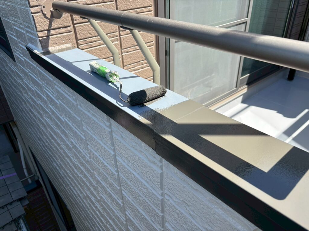 ベランダ手すり中塗り