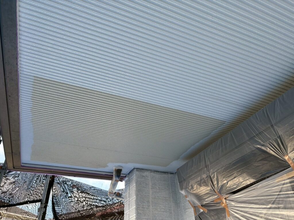 軒天上塗り1回目