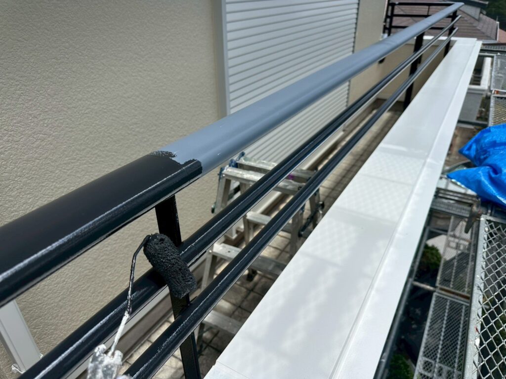 ベランダ手すり中塗り