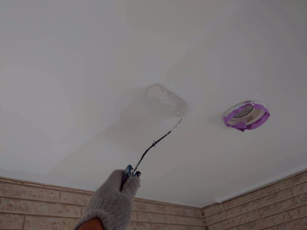 軒天上塗り1回目