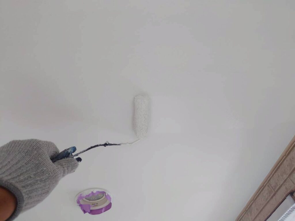 軒天上塗り2回目
