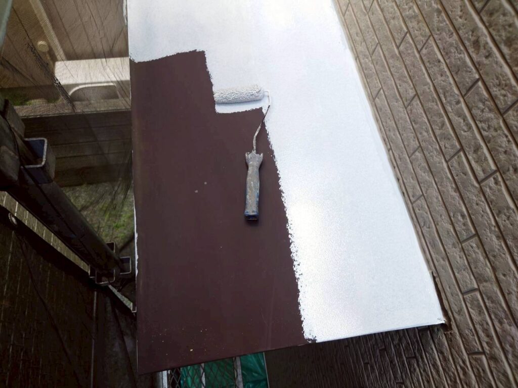 霧よけ庇下塗り