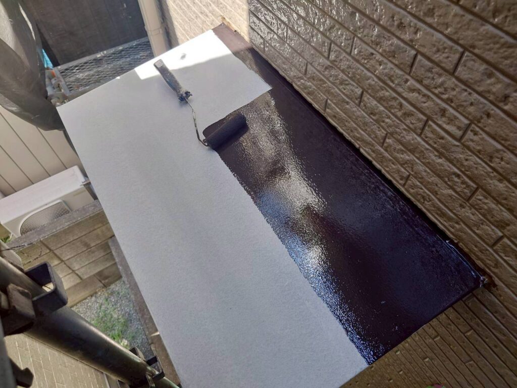 霧よけ庇中塗り