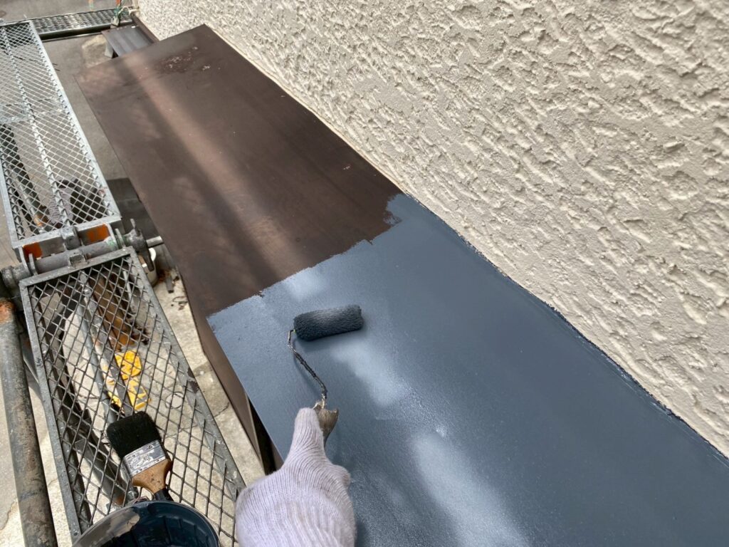 霧よけ庇下塗り